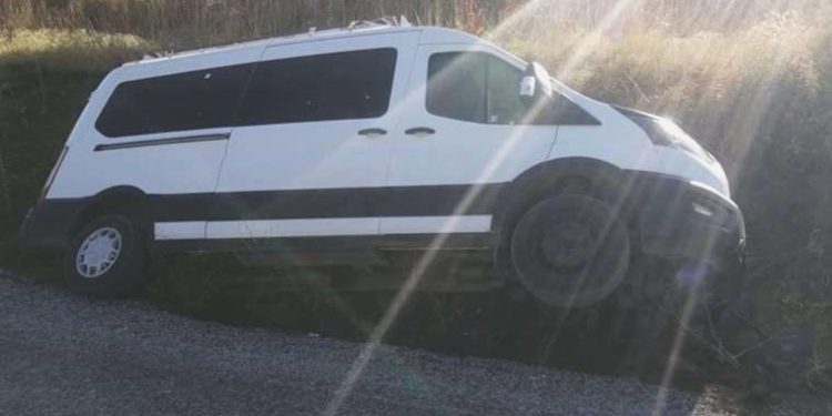 Bingöl’de minibüs devrildi: 12 yaralı
