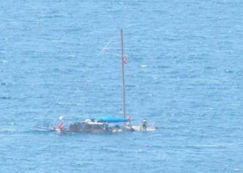 Bodrum’da kayalıklara oturan gulet battı, 3 kişi kurtarıldı