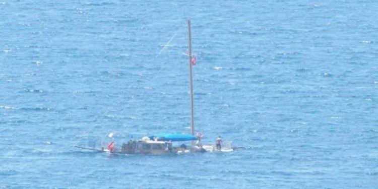 Bodrum’da kayalıklara oturan gulet battı, 3 kişi kurtarıldı