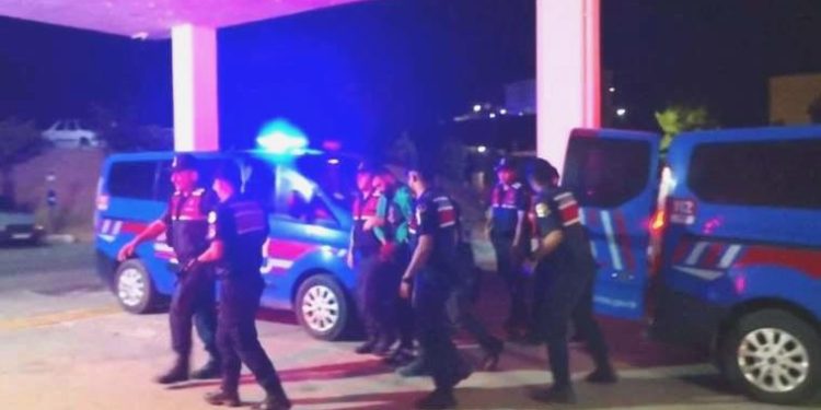 Boşanma basamağında olduğu bayanı öldüren polis memuru adliyeye sevk edildi!