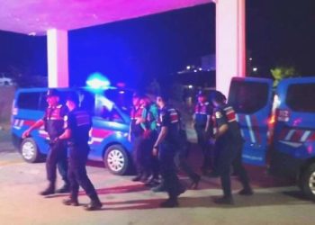 Boşanma kademesinde olduğu bayanı öldüren polis memuru adliyeye sevk edildi!