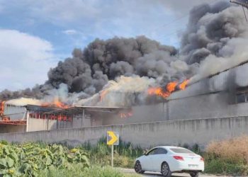 Bursa’da büyük fabrika yangını… 4 fabrikaya daha sıçradı!