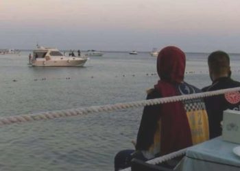 Büyükçekmece’de denize açılan çift kayboldu: Baba kurtarıldı, anne aranıyor
