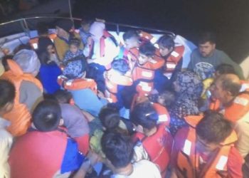 Çanakkale açıklarında 57 kaçak göçmen yakalandı