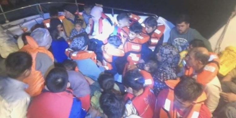 Çanakkale açıklarında 57 kaçak göçmen yakalandı