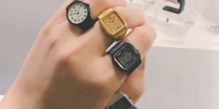 Casio yüzük biçimindeki saatlerini tanıttı