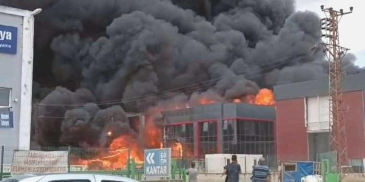 Çerkezköy’de kimya fabrikasında yangın… Denetim altına alındı
