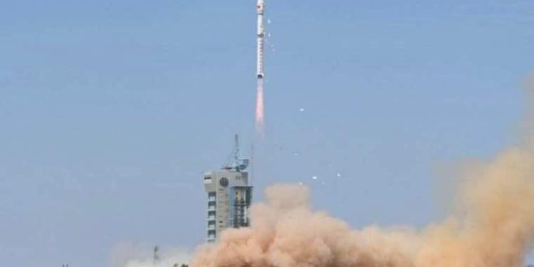 Çin, Fengyun-3 uydusunu uzaya fırlattı