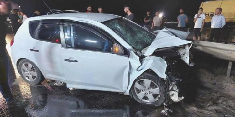 D-100’de feci kaza, baş başa çarpıştılar: 6 yaralı