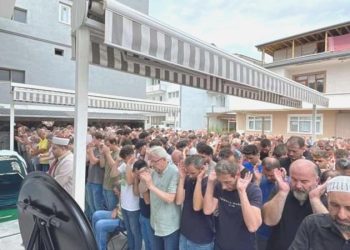 Diğerini kurtarmak için denize giren adam boğuldu