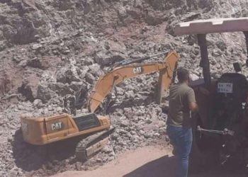 Diyarbakır’da iş cinayeti: Yol çalışması yapan iş makinesinin üzerine kayalar düştü!