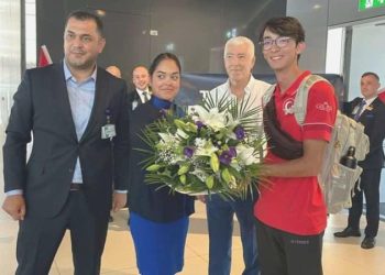 Dünya şampiyonu Mete Gazoz’a çiçekli karşılama