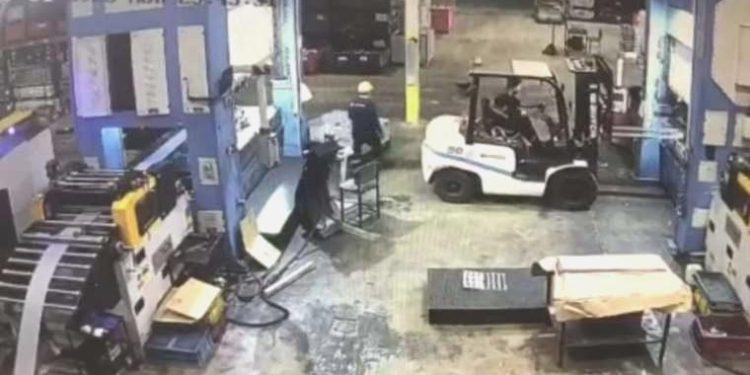 Düzce’de iş cinayeti: Forklift ile bariyer ortasında sıkıştı