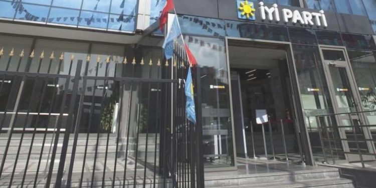 DÜZGÜN Partili 3 isimden istifa kararı… Ocak Partisi’ne geçtiler!