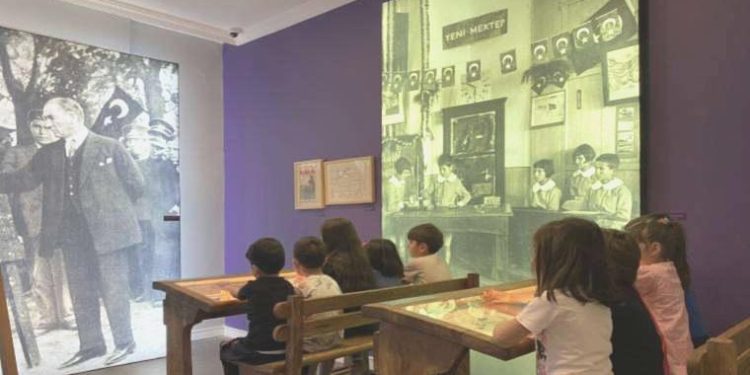 Eğlenceli atölyeler İş Sanat’ta