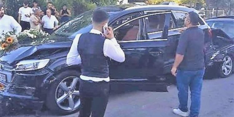 En keyifli günleri zehir oldu: Gelin arabası dahil 8 araç birbirine girdi