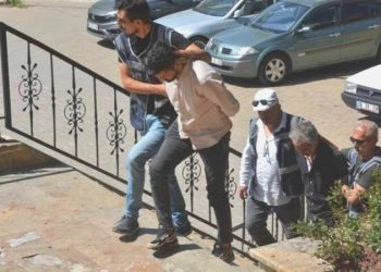 Erkek vahşeti: Birebir meskende yaşadığı bayanın parmaklarını satırla kesti