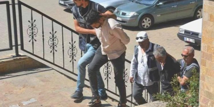 Erkek vahşeti: Tıpkı konutta yaşadığı bayanın parmaklarını satırla kesti