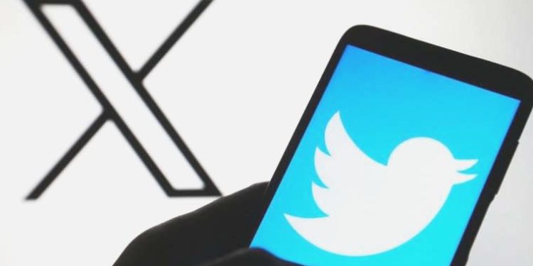 Eski Twitter simgesinin yer aldığı iPhone’lar 25 bin dolara satılıyor