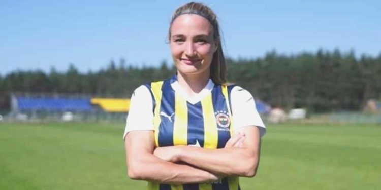 Fenerbahçe Petrol Ofisi, Lara Ivanusa’yı transfer etti!