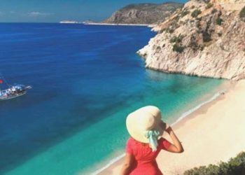 Financial Times: Ucuz fırsatlar ve zayıf lira, Türkiye’nin turistik cazibesini artırıyor