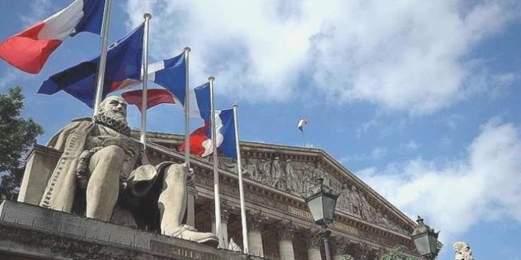 Fransa, Burkina Faso’ya yönelik yardımları askıya aldı