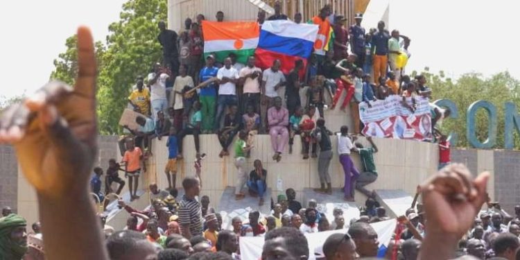 Fransız senatörlerden Macron’a mektup: Afrika’dan silinmeyi mi bekliyoruz?