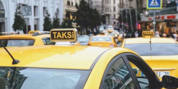 Geçersiz İBB dokümanı düzenleyip, taksi plakası sattılar!