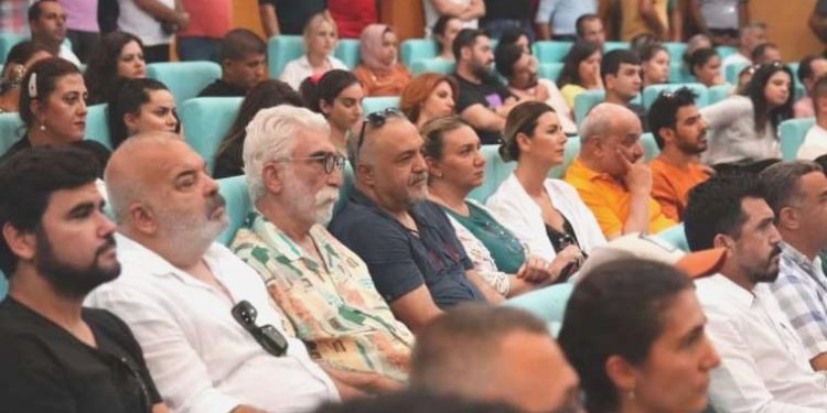 Gerici basın, tiyatro sanatkarlarını gaye göstermişti: Lider Bozdoğan’dan sert karşılık