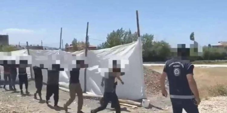 Göçmen kaçakçılığına operasyon: 9 tutuklama