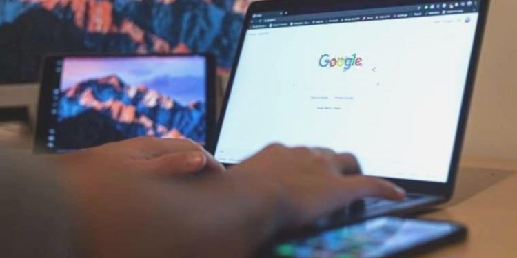 Google, cümlenin lisan bilgisi kuralına uymadığını söyleyecek