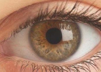 Göz kapağı düşüklüğü kolay bir sorun değil!