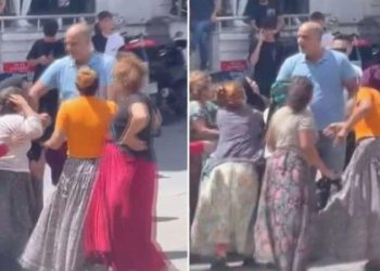 Güngören’de işyeri sahibi hırsızlık şüphelisi bayanı saçından tutarak darbetti