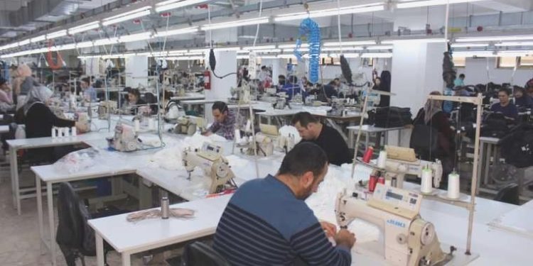 Hazır giysi kan kaybediyor: Kapanan işletme 582, istihdam kaybı 153 bin!