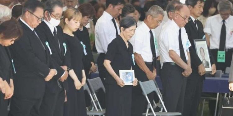 Hiroşima’da atom bombası kurbanları anıldı