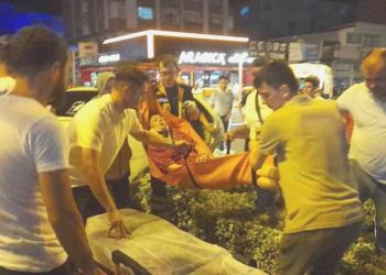 İki araba baş başa çarpıştı: 11 yaralı