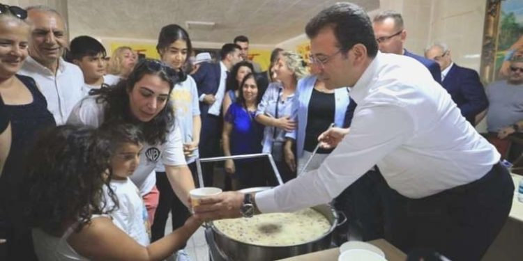 İmamoğlu Alevi yurttaşlarla bir ortaya geldi: ‘İstanbul’daki her ibadethaneye eşit yaklaşıyoruz’