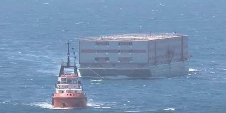 İngiltere, sığınmacıları getirmeye başladı