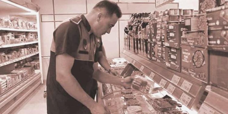 İnsan sıhhati hiçe sayıldı: Ünlü market zincirine ait skandal sav