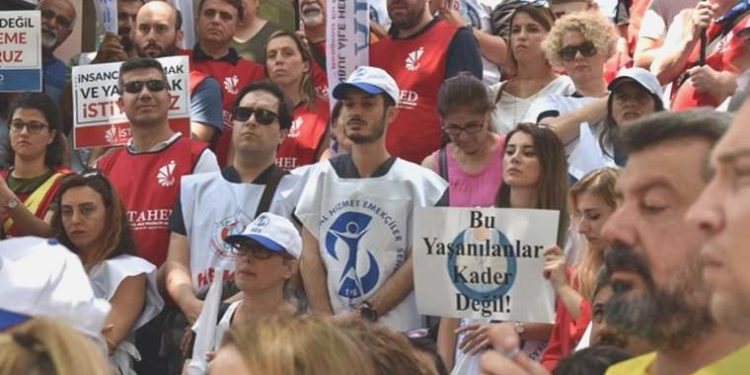 İş bırakma aksiyonu başladı: Sıhhat işçileri hakları için alanlara indi