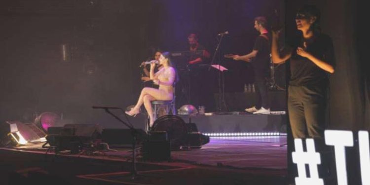 İşaret lisanıyla konser