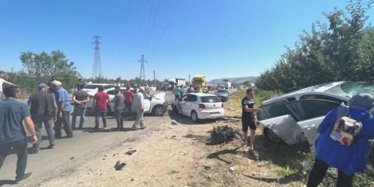 Isparta’da 4 araçlık zincirleme kaza: 2’si çocuk 9 yaralı