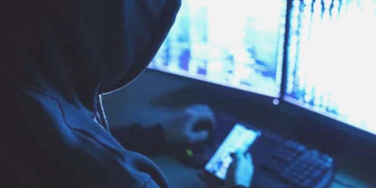 İstanbul’da internet dolandırıcılarına operasyon: 24 gözaltı