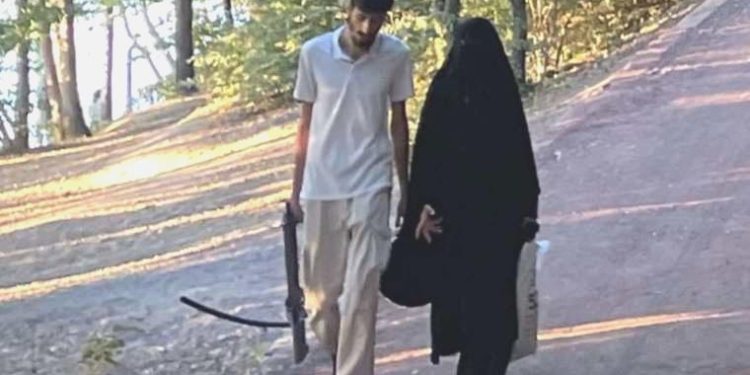 İstanbul’da korkutan imaj: Ellerinde silahlarla dolaştılar