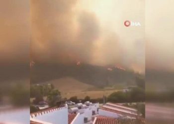 İtalya’nın Sardunya Adası’nda yangın: 4 kişi yaralandı, 600 kişi tahliye edildi