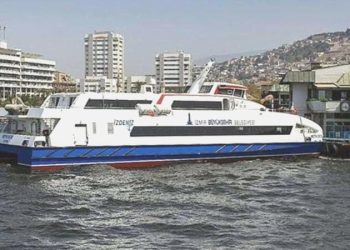 İZDENİZ vapuru kıyıya çarptı!