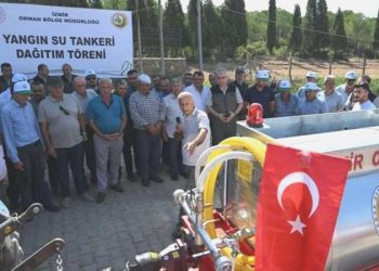 İzmir ve Manisa’da yangın riskine karşı mahallelere su tankeri dağıtıldı