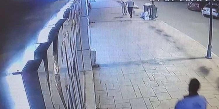 Karabük’te gaspçı neye uğradığını şaşırdı, o anlar kameraya yansıdı