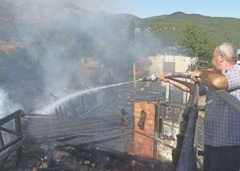 Kastamonu’da 3 mesken yandı: Oğlunu yangından kurtarırken yaralandı