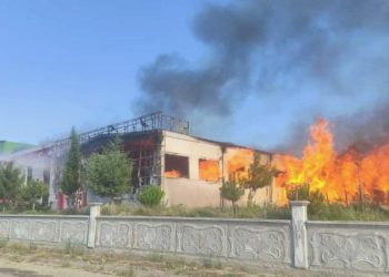 Kastamonu’da ahşap kapı fabrikasında yangın!
